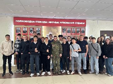 Встреча студентов группы 2РЭ32 с выпускником института Встреча студентов группы 2РЭ32 с выпускником института