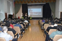 Поднятие Государственного флага и исполнение гимна Российской Федерации