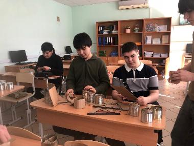 Группа 2ПНГ34п создала 70 заготовок для окопных свечей Группа 2ПНГ34п создала 70 заготовок для окопных свечей
